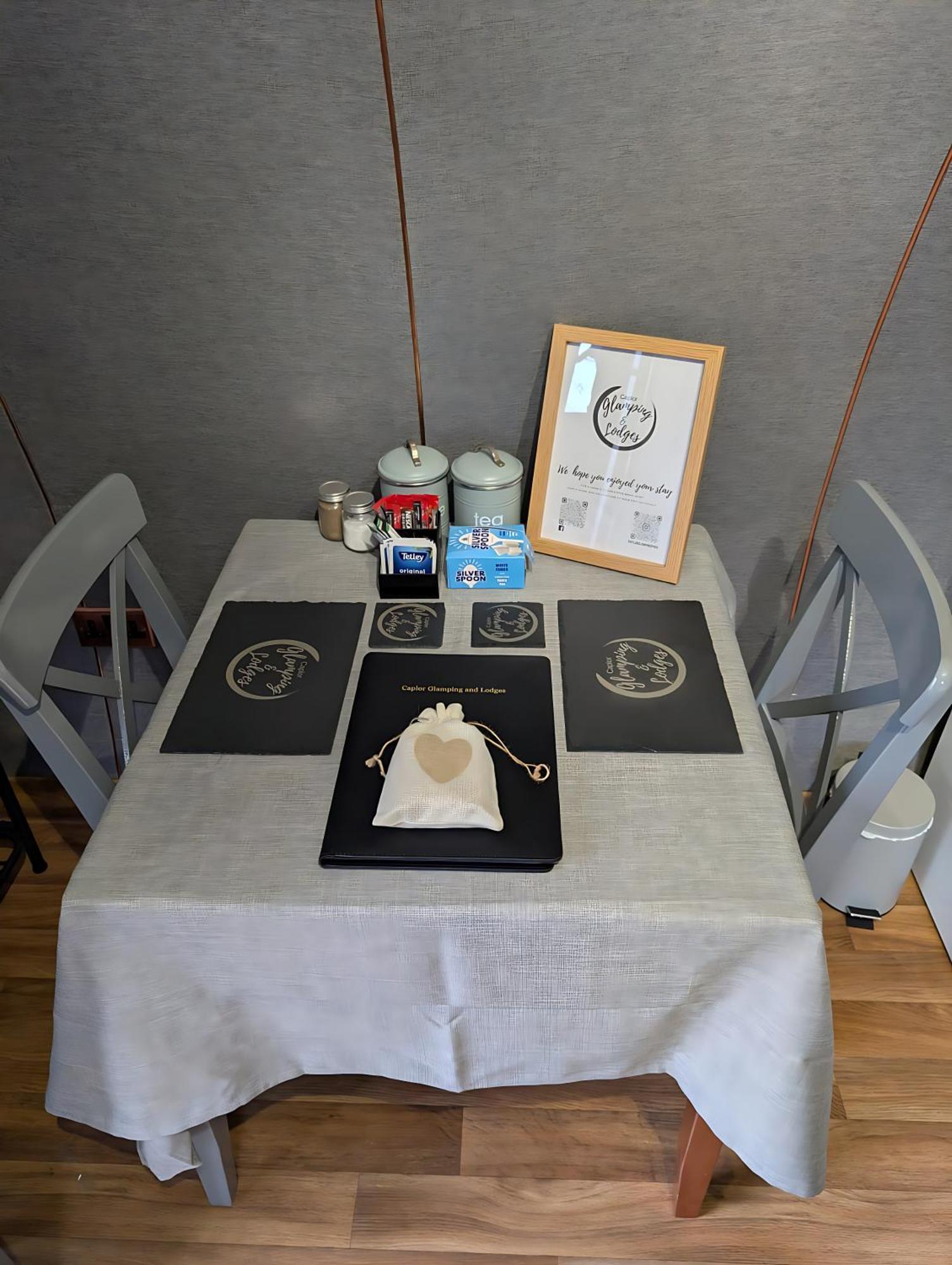 Caplor Glamping & Lodges Hereford Eksteriør billede