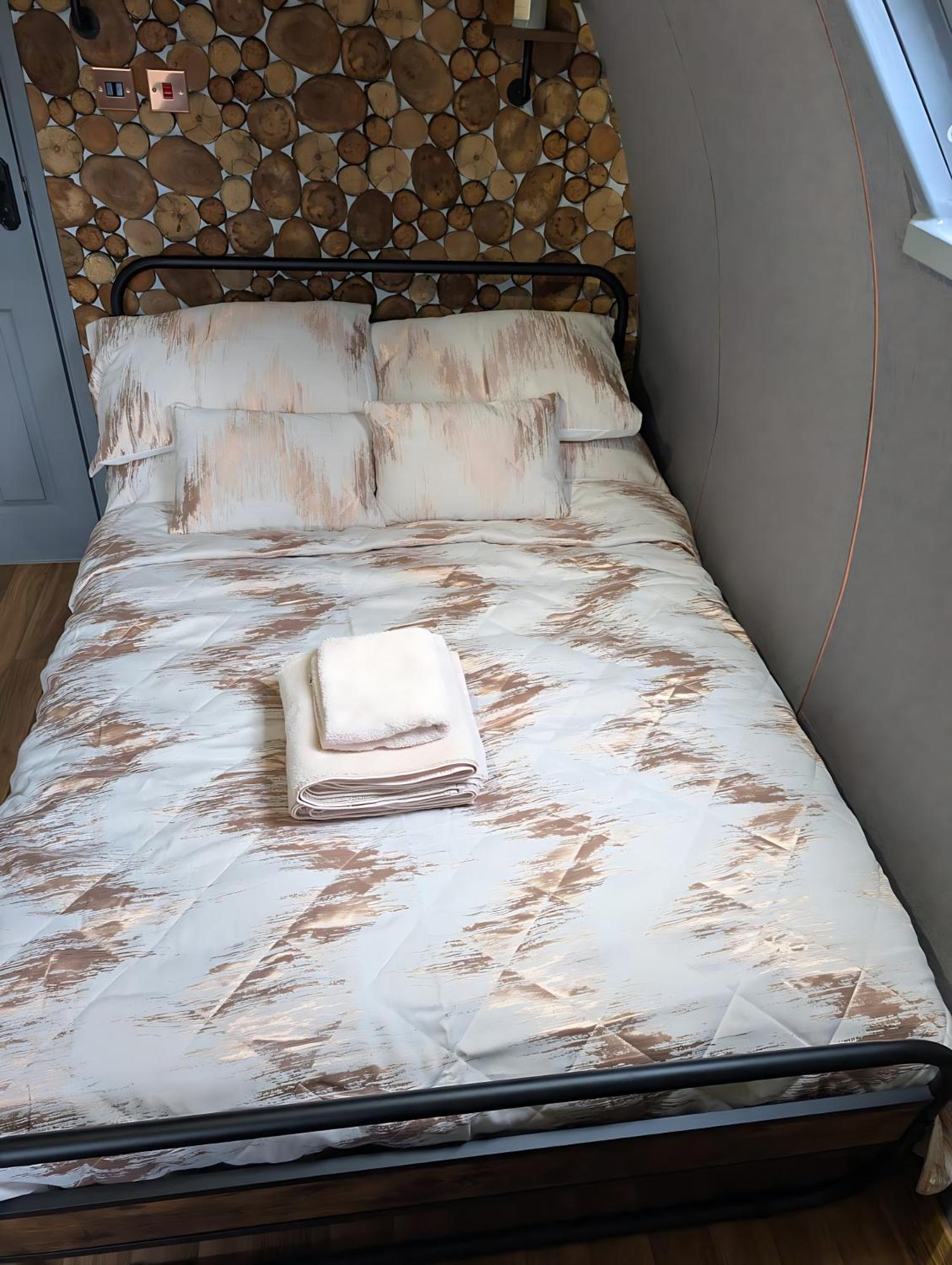 Caplor Glamping & Lodges Hereford Eksteriør billede