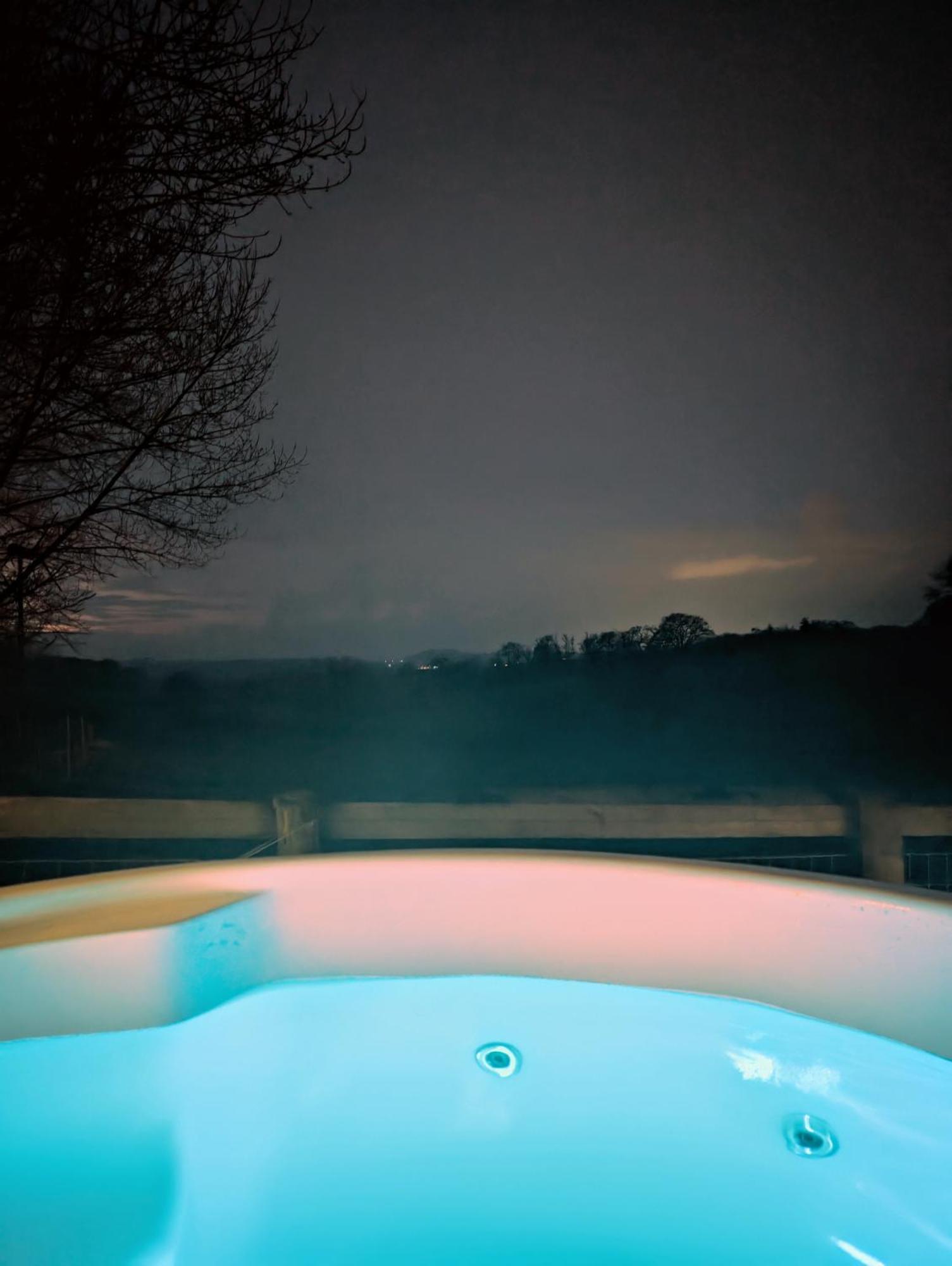 Caplor Glamping & Lodges Hereford Eksteriør billede