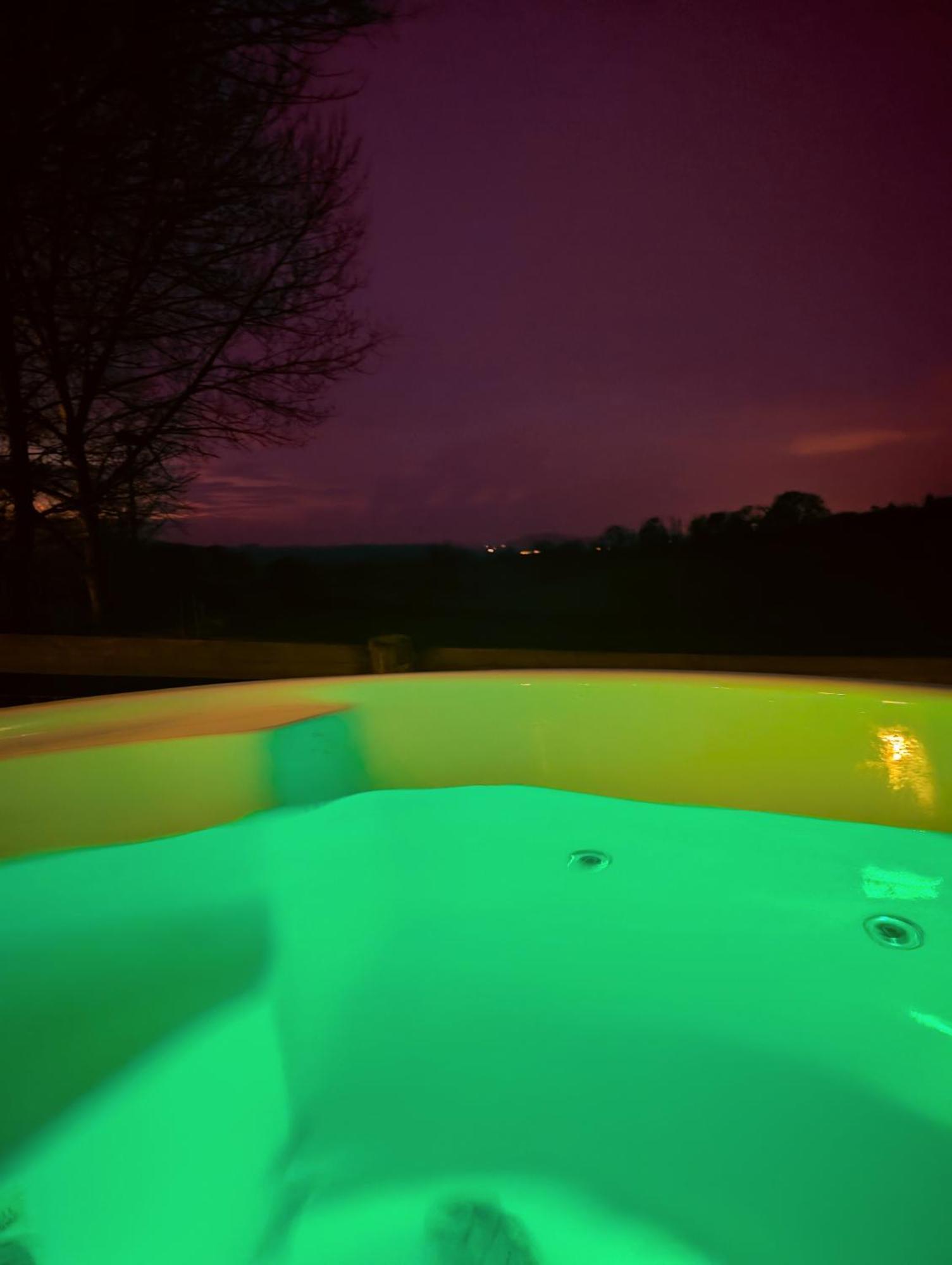 Caplor Glamping & Lodges Hereford Eksteriør billede