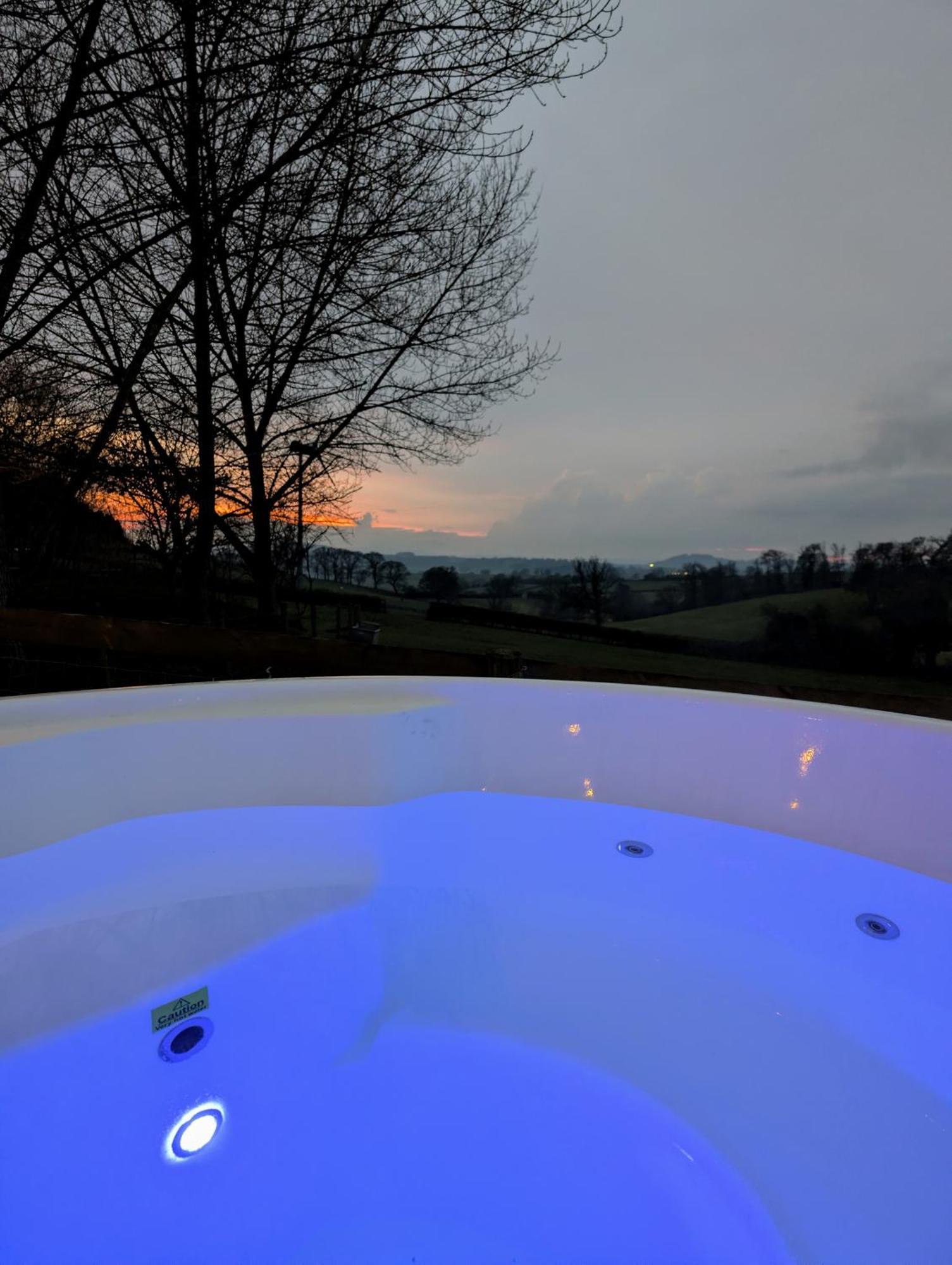 Caplor Glamping & Lodges Hereford Eksteriør billede