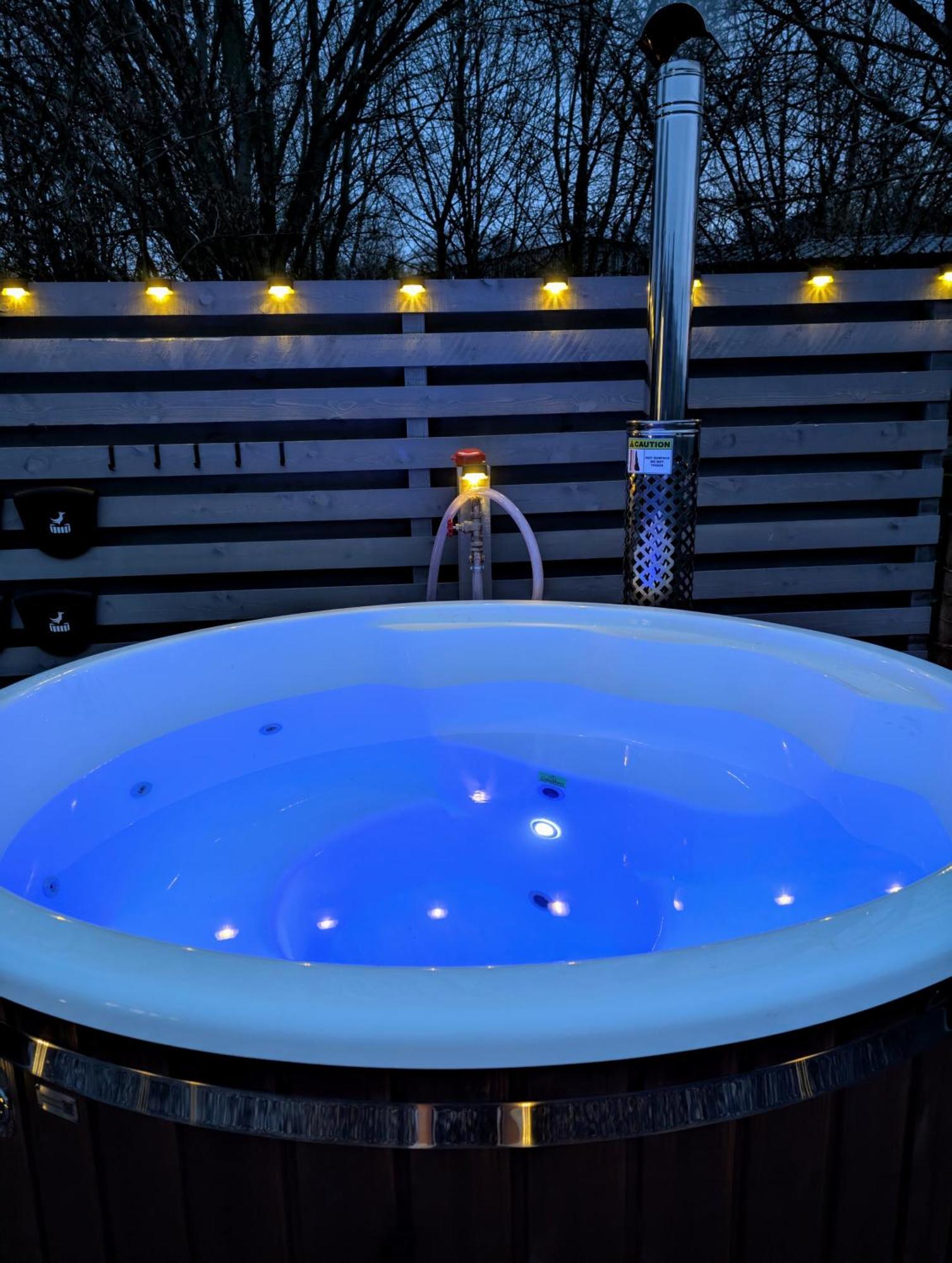 Caplor Glamping & Lodges Hereford Eksteriør billede