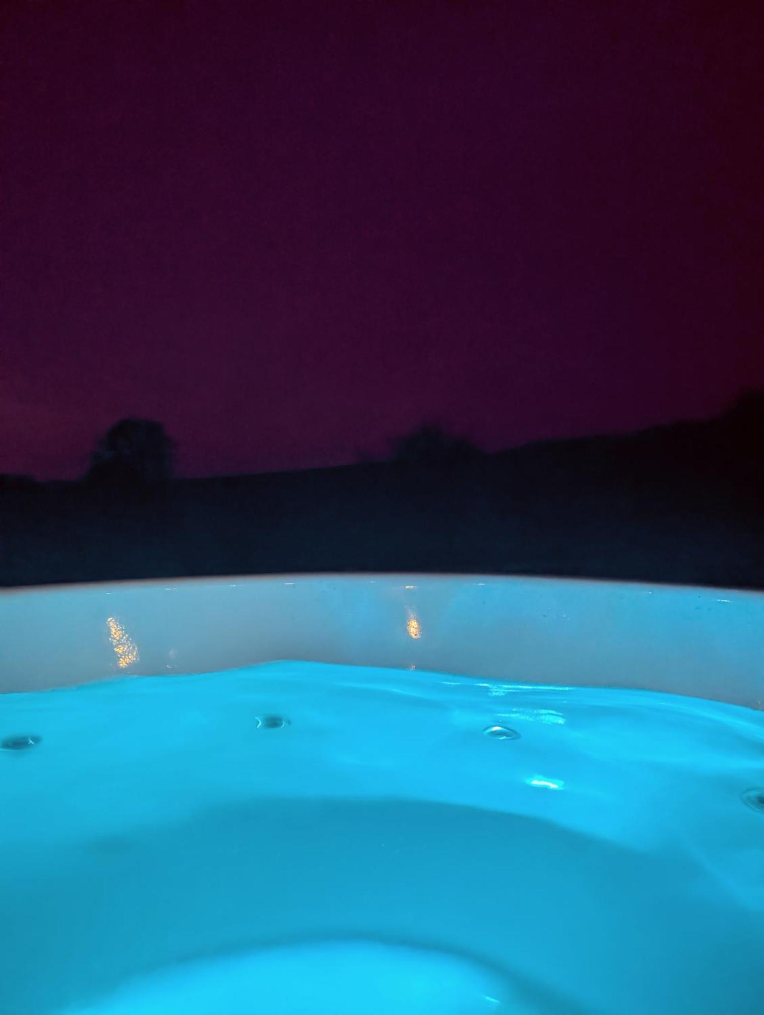Caplor Glamping & Lodges Hereford Eksteriør billede